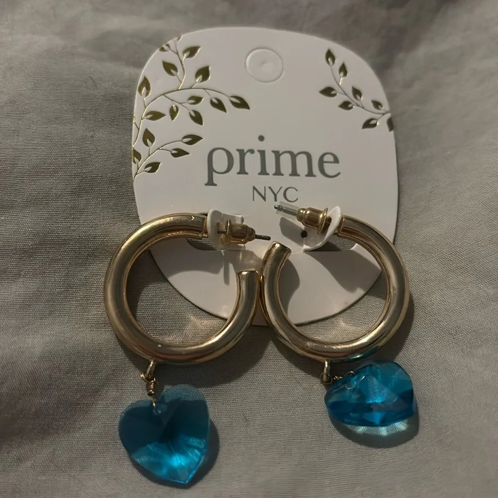 🔴NWT Gold Hoop Drop Earrings With Cute Blue Hearts